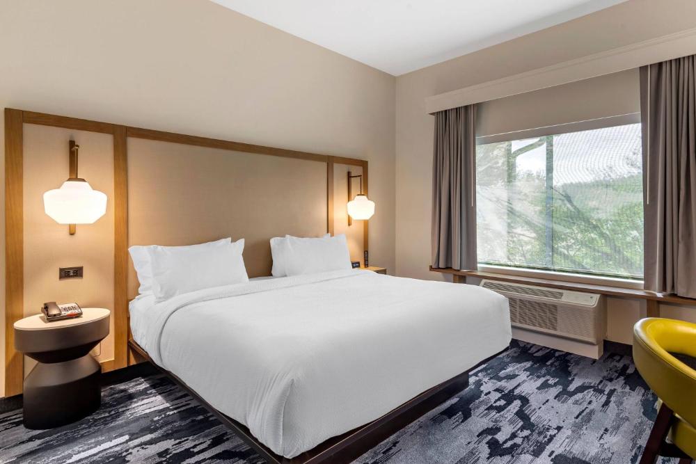 Guest Room, 1 King interior